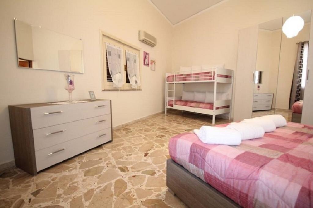 Le Tre Rose Di Mary Avola Quarto foto