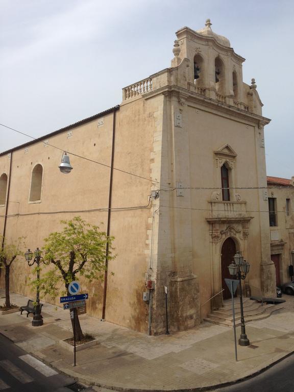 Le Tre Rose Di Mary Avola Exterior foto